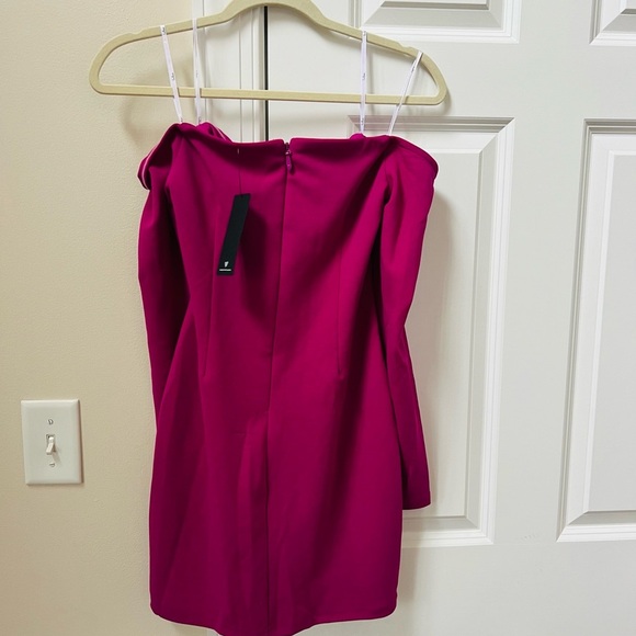 NWT cute stretchy purple/fuscia off the shoulder mini dress size medium - Picture 6 of 8